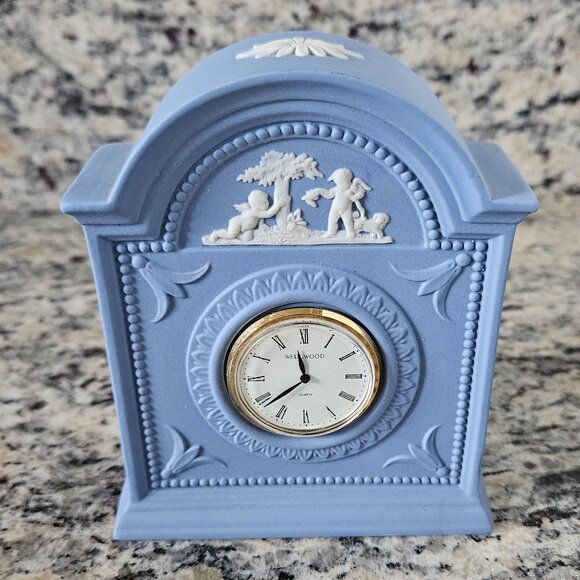 RARE VINTAGE WEDGWOOD ENGLAND BLUE WHITE SEASONS DESK MANTEL OFFICE CLOCK - Picture 1 of 15